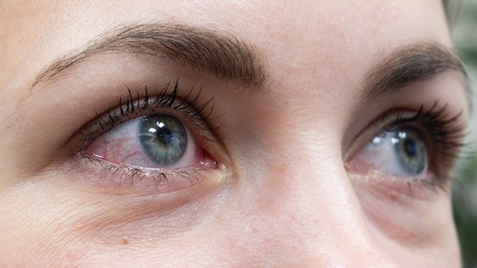 Quer um Corretivo com Tratamento para Olheiras? Prefira Fórmulas com Cafeína, Retinol e Outros