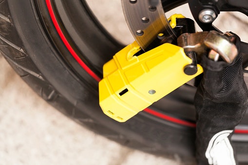 Cores Chamativas Ajudam na Identificação da Moto e Afastam Ladrões