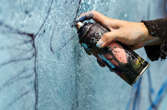 Veja se a Tinta Spray é Indicada para Ambientes Internos ou Externos
