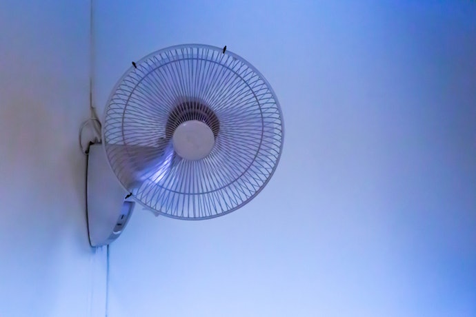 Se Busca um Ventilador de Parede Potente, Escolha Modelo com 50 W no Mínimo, ou Turbo