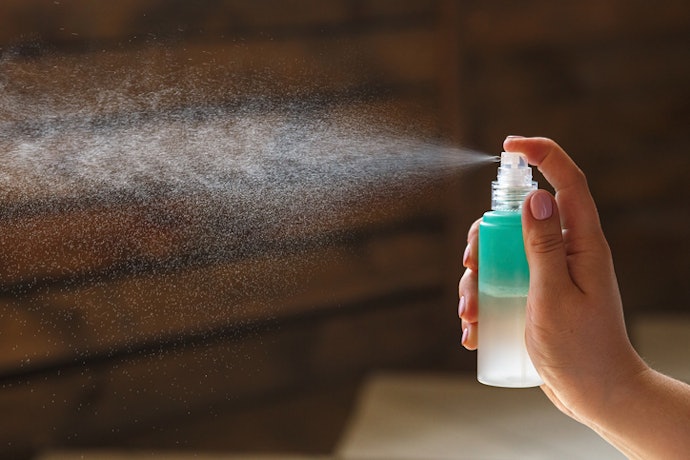 Se Procura um Desodorante que Seca Rapidamente, Prefira os Produtos Aerossol