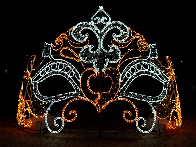 Para Festas Noturnas, Prefira Máscaras de LED com Boa Intensidade de Luz