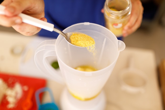Verifique se a Levedura Nutricional é Enriquecida com Vitamina B12