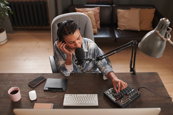 Microfone para Podcast Condensador ou Dinâmico? Depende do Seu Ambiente de Gravação