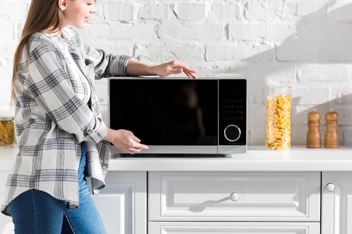 Pouco Espaço na Cozinha? Prefira um Micro-ondas Panasonic com até 45 cm de Largura