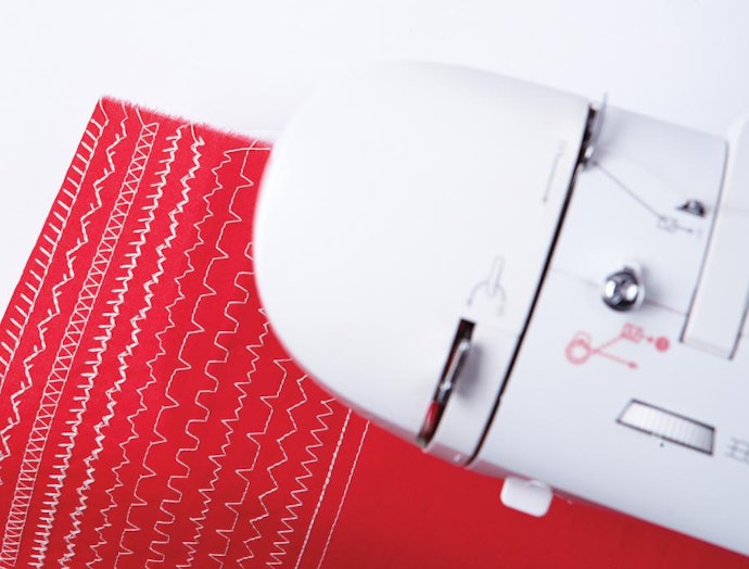 Para Diversificar Suas Costuras, Escolha Máquinas Portáteis com Pontos Decorativos