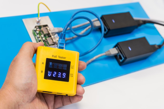 Confira se o Testador de Cabo de Rede Possui Visor de LED ou LCD