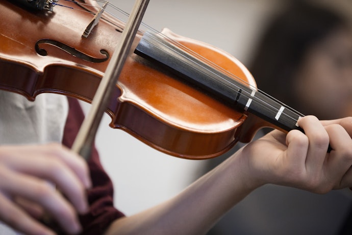 Para Proteger e Melhorar a Acústica, Escolha Acabamento de Verniz de Resina, Óleo ou Álcool