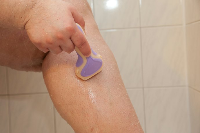 Quer uma Opção para Pele Seca e Molhada? Prefira um Aparador de Pelos Femininos à Prova D’Água