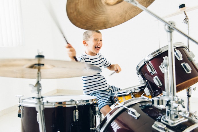 Para uma Bateria Infantil Profissional Resistente e com Bom Som, Avalie o Material