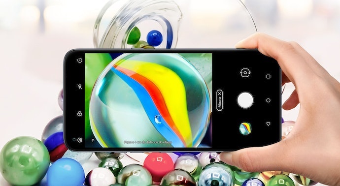 Tecnologias de Câmera Conferem Maior Amplitude ou Selfies com Efeito Profissional
