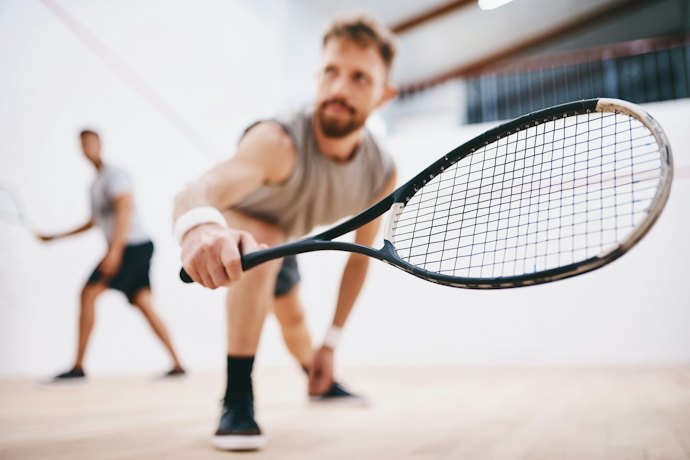Para Ter Maior Controle de Jogo, Prefira uma Raquete de Squash com Encordoamento Fechado