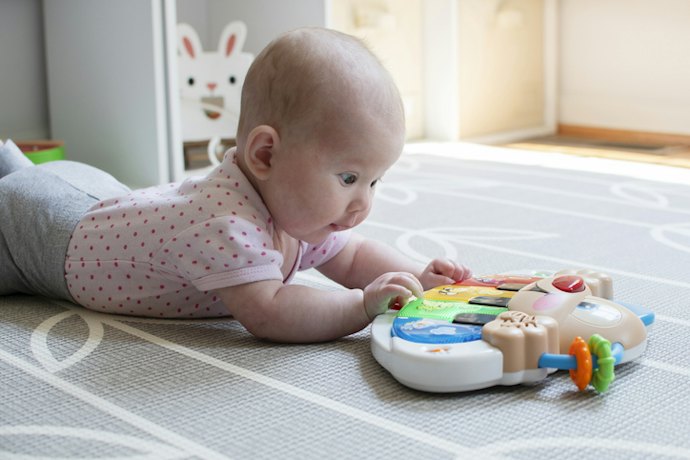 Para Estimular a Audição e Reconhecimento de Sons: Brinquedo Musical para Bebê de 3 Meses