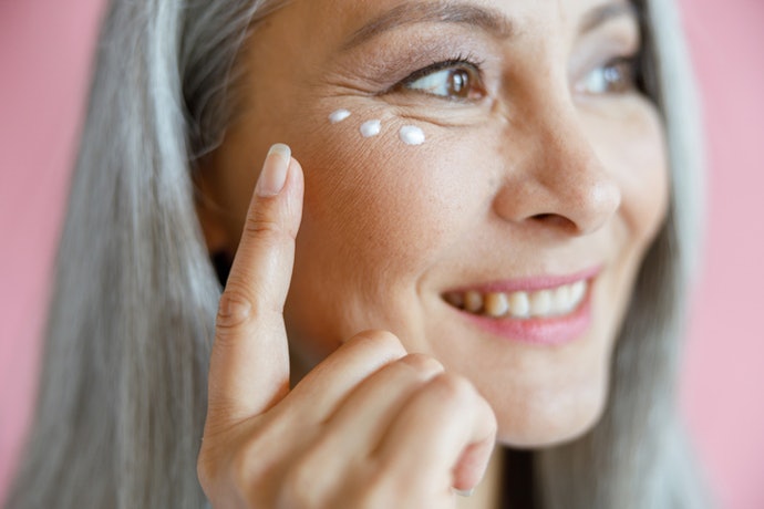 Para Suavizar Olheiras e Rugas, Prefira um Creme com Retinol