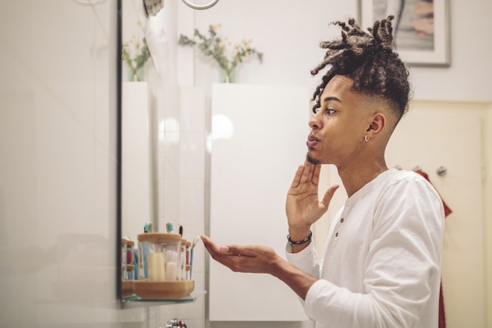 Quer um Kit de Skincare Masculino Básico? Opte por Poucos Produtos e Fragrância Suave
