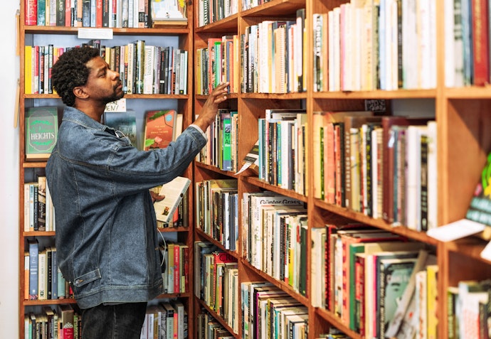 Romances ou Contos? Escolha Seu Tipo de Narrativa Preferido