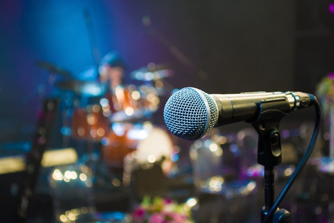 Apresentações ao Vivo? Opte por Pressão Sonora Acima de 135 Decibéis