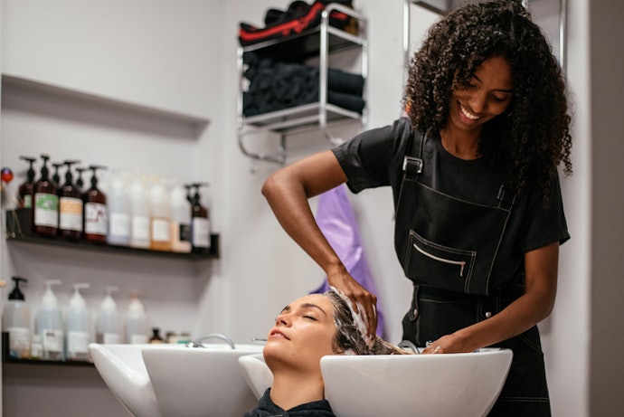Se Você É Cabeleireiro, Escolha um Shampoo para Cabelos com Progressiva Profissional