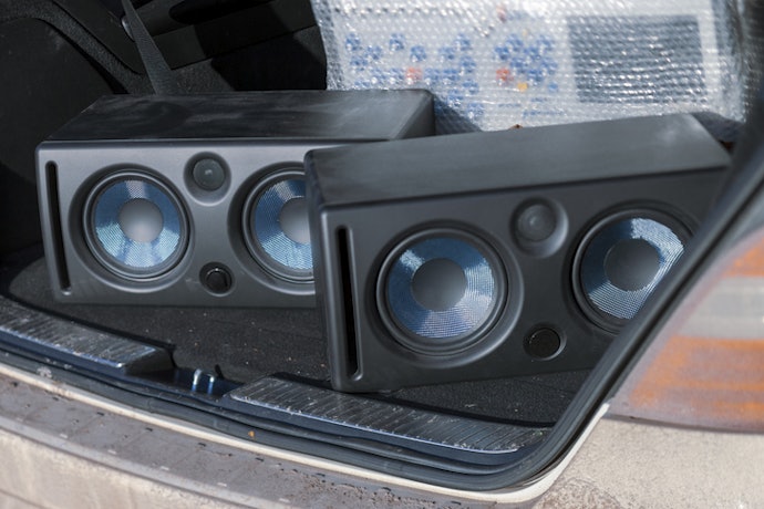Para um Áudio Potente, Escolha Caixa de Som para Carro Completa Dutada com 200W ou Mais