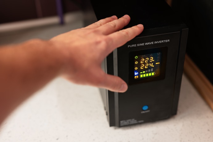Se o Computador Tem Fonte PFC Ativo, Opte por um Nobreak Senoidal Puro