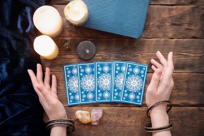 É Iniciante no Estudo do Baralho Cigano? Prefira Decks Acompanhados de Livros