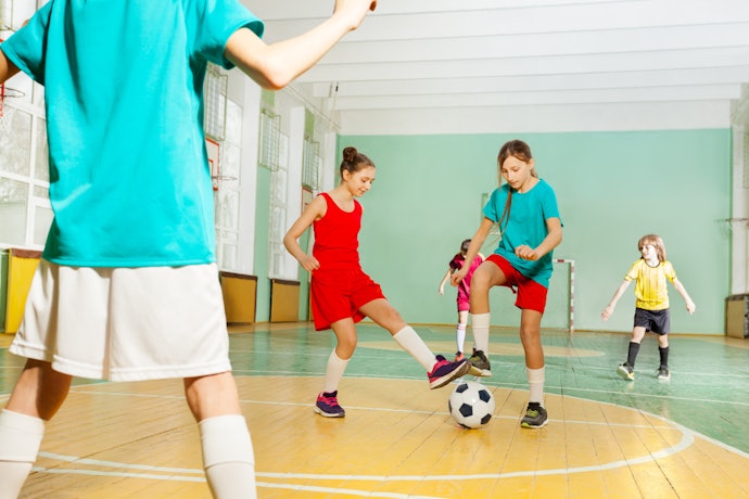 Chuteira de Futsal Infantil para Menino ou Menina? Escolha para Quem Será Destinada