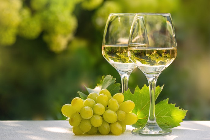 Para uma Experiência Diversificada de Degustação, Opte por um Vinho Branco de Corte