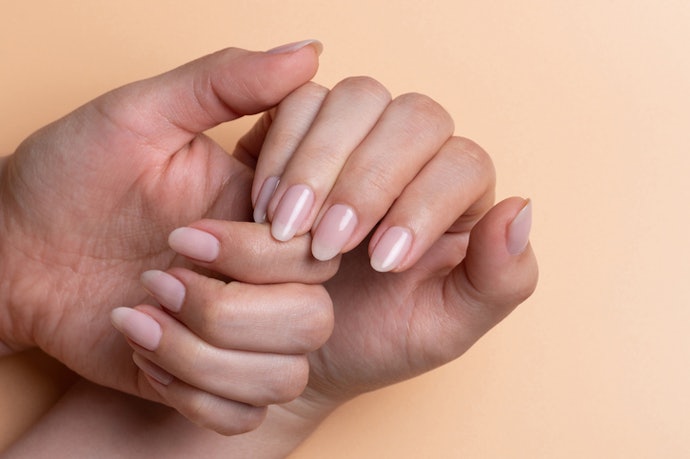 Para Crescimento e Fortalecimento Sutil, Escolha Vitaminas com Biotina e Peptídeos de Colágeno