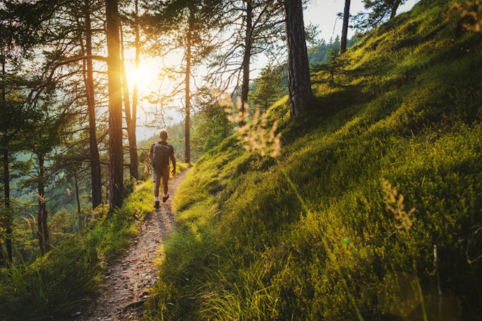 Busca Menos Impacto nos Pés em Caminhadas Longas? Procure Entressola com EVA ou PU