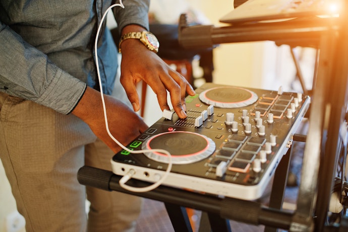Para Uso Casual, Prefira Controladoras DJ Leves e Compactas