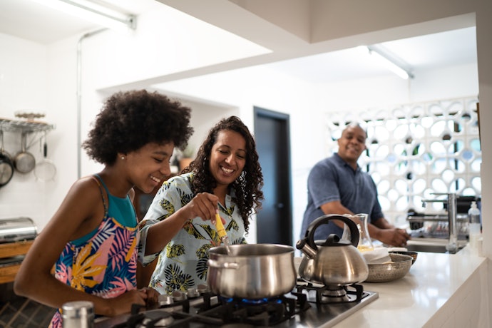 Quer um Fogão para Cozinhar para Família? Modelos de Pelo Menos 4 Bocas São Ideais