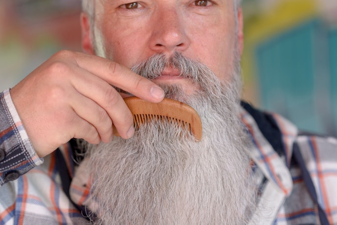 Para Barbas Grandes, Prefira Pentes com Espaçamento Largo Entre os Dentes