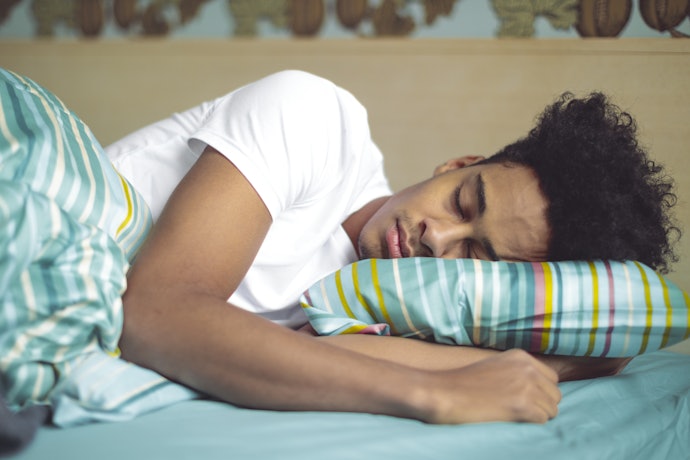 Busca Travesseiros para Dormir de Lado? Escolha Aqueles com 10 a 15 cm de Altura