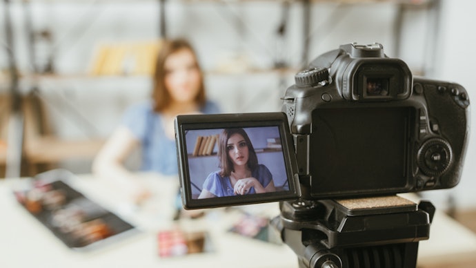 Se Vai Fazer Vlogs ou Gravar Vídeos Sozinho, Prefira as Câmeras com Tela Flip