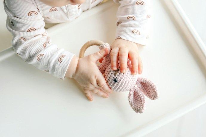 Para Estimular a Percepção sem Excessos, Prefira Brinquedos com Formas e Cores Suaves