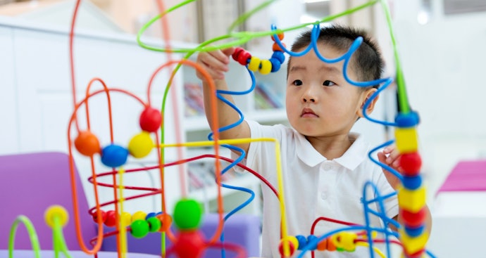 Para Crianças Até 2 anos, Prefira Brinquedos que Estimulem os Sentidos