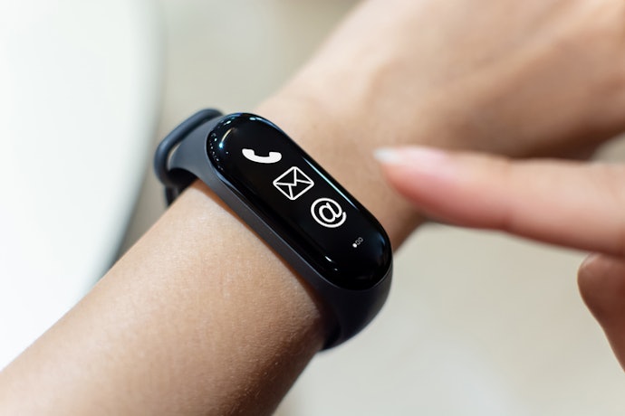 Para um Presente Unissex Adulto, Escolha Smartband ou Garrafa Térmica Portátil