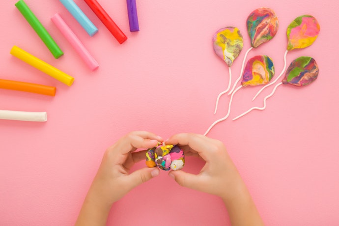 Para Crianças de 6-10 anos, Prefira Kits com 12 Cores ou Mais