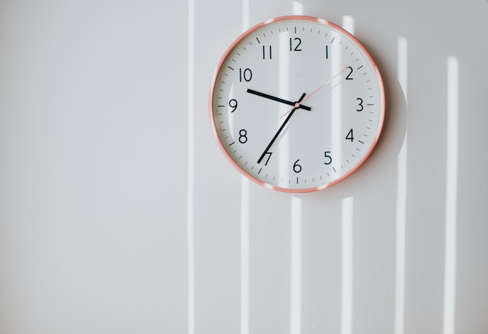 Se Quer um Relógio Decorativo e Clássico para a Casa, Prefira Modelos Analógicos