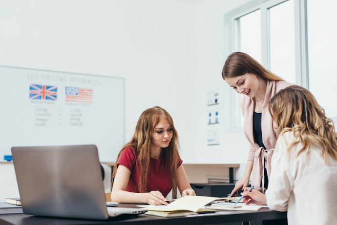 Para um Ensino Eficiente, Invista em Versões Focadas em Vocabulário e Pronúncia