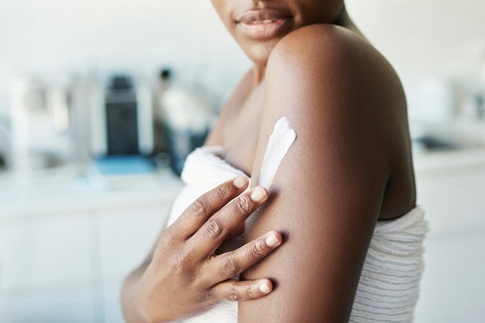 Quer um Creme Hidratante para Lipedema? Prefira Fórmulas com Ceramidas e Pantenol