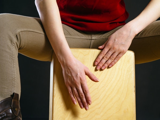 Para Rodas de Violão, Igrejas Pequenas ou Reuniões Familiares, Escolha um Cajon Acústico
