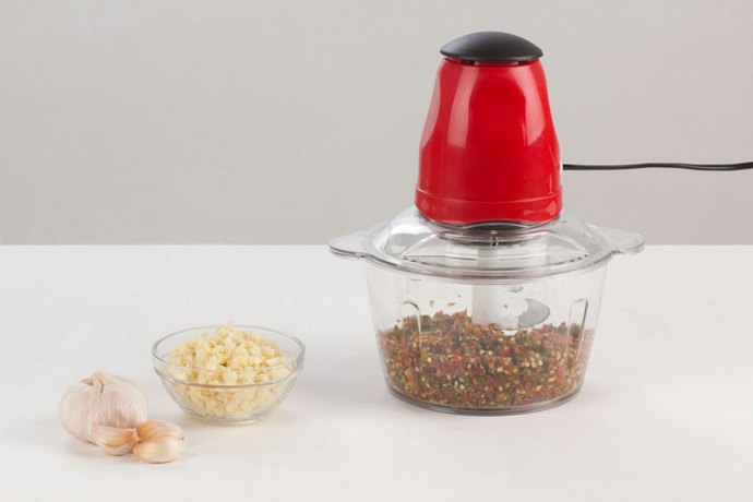 Se Quiser Picar Temperos ou Fazer Pastas Facilmente, Escolha um Mini Processador de Alimentos