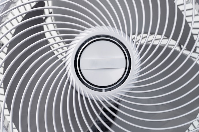 Se Busca um Ventilador Mais Leve ou para Usar em Áreas Litorâneas, Escolha Grades de Plástico