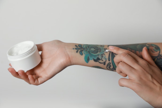 Para Tatuagens Recém Feitas: Pomadas com Ação Cicatrizante, Regeneradora e Calmante