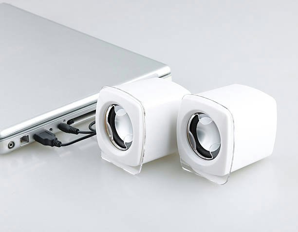 Para Menor Atrasos de Áudio, Prefira Caixa de Som para PC USB ou P2