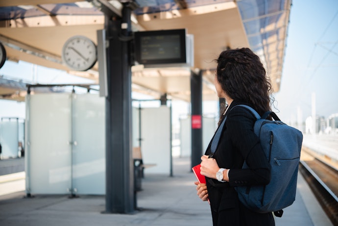 Para o Trabalho ou Estudos, Opte por Mochila de Couro ou Material Sintético com Capacidade entre 15 e 25L