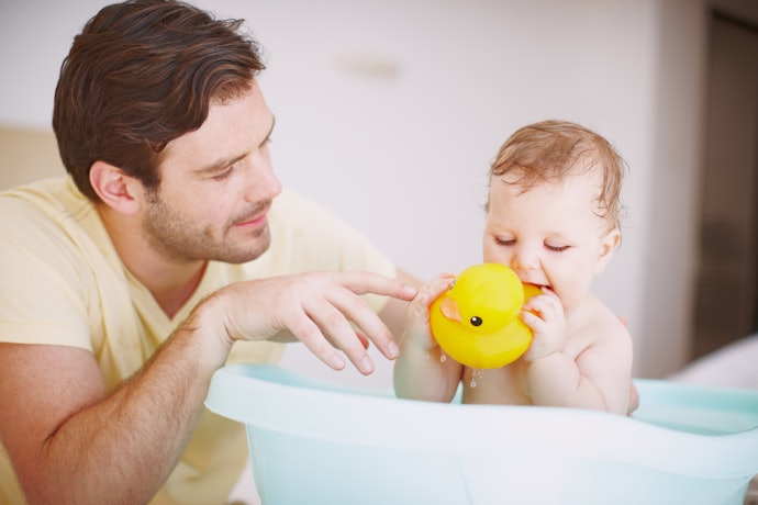Até 1 Ano: Brinquedos para Banho com Texturas, Cores e Sons
