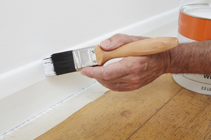 Para Orçamento Básico, Escolha uma Tinta Esmalte à Base de Água Econômica