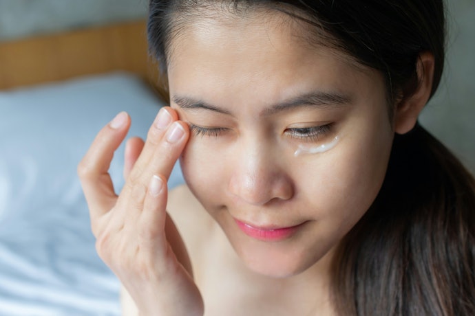 Se Tem 30 Anos ou Mais, Prefira Hidratante para Área dos Olhos em Gel